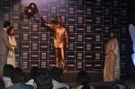 Akshay Kumar, Twinkle Khanna, Dimple Kapadia at Rajesh Khanna_s statue unvieled in Taj Land_s End, Mumbai on 10th Aug 2013 (107).JPG
